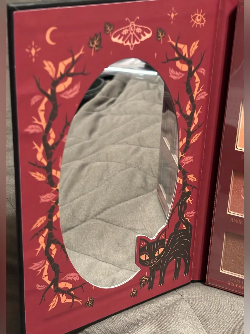 NWT•Disney Hocus Pocus 12 color Eyeshadow Palette
